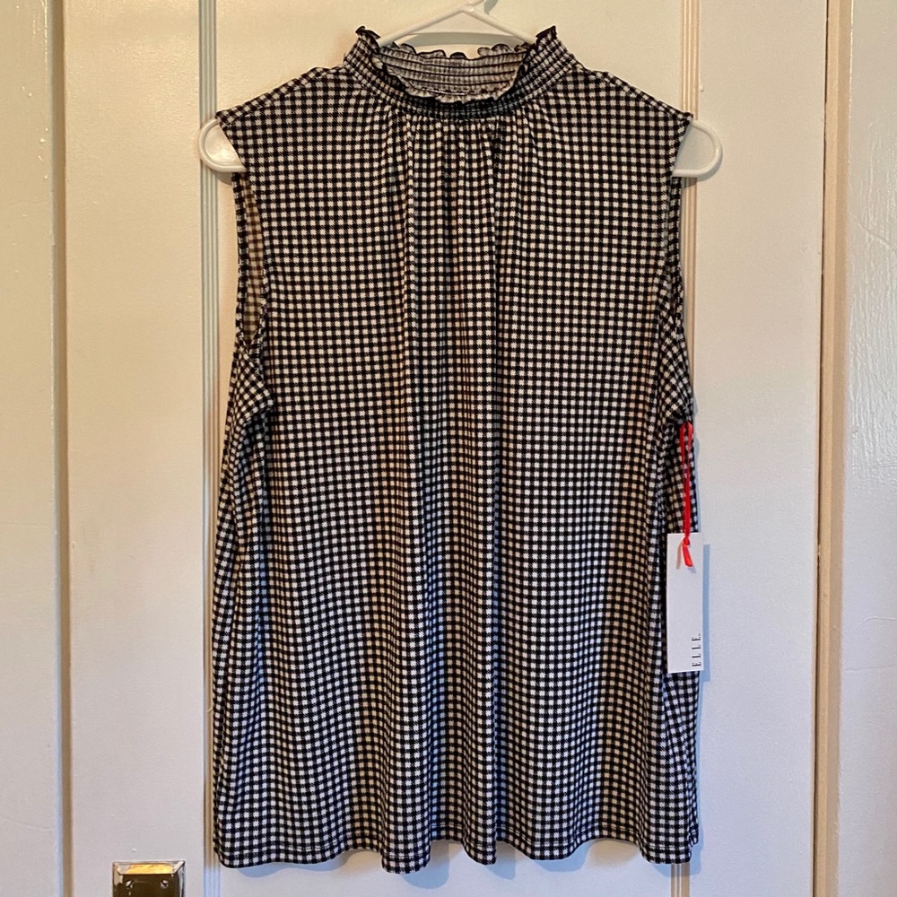 NWT Elle sleeveless smock neck blouse